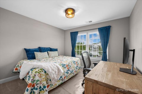 Tiny photo for 1423 Walnut Hill Avenue #1423, St. Charles, IL 60174 (MLS # 12771670)