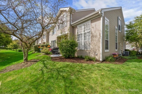 Tiny photo for 1423 Walnut Hill Avenue #1423, St. Charles, IL 60174 (MLS # 12771670)