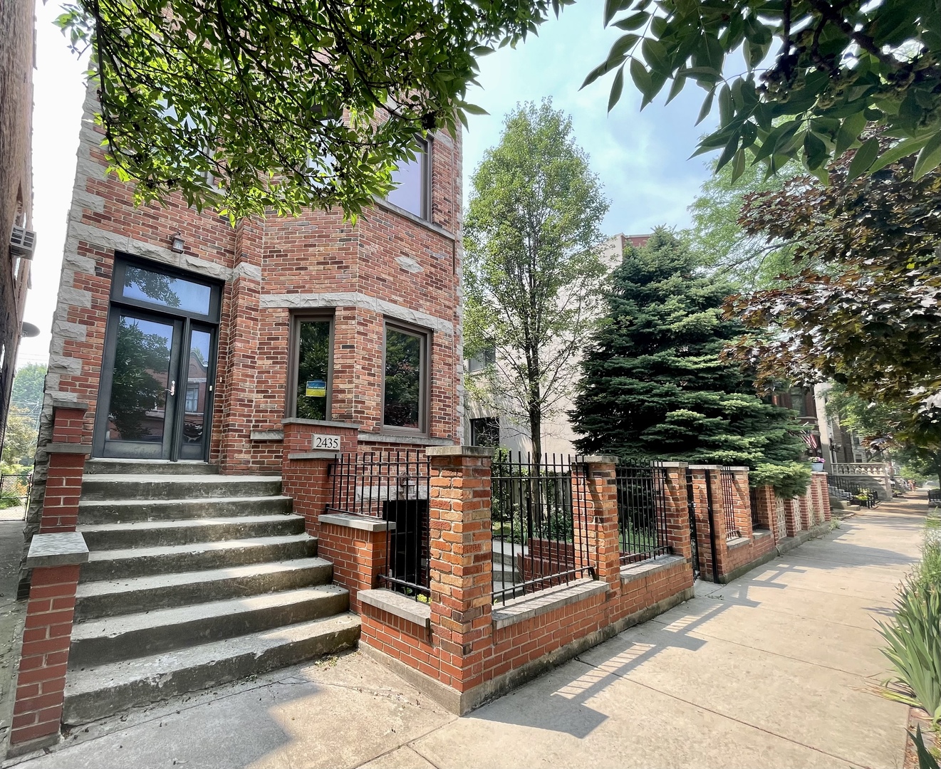 2435 W Superior Street