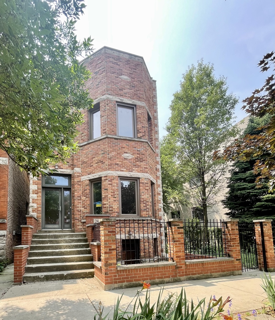 2435 W Superior Street