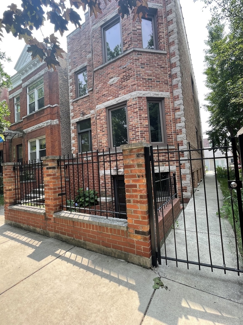 2435 W Superior Street