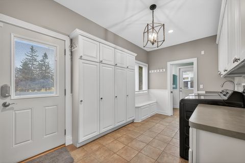 Tiny photo for 38W509 Golfview Court, St. Charles, IL 60175 (MLS # 12585478)