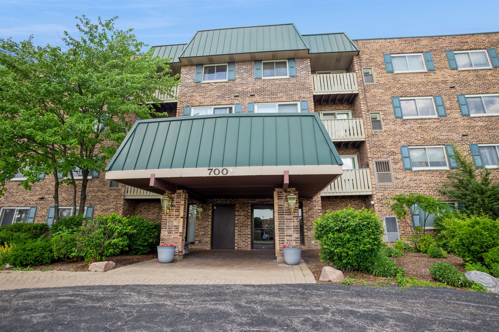 View Elk Grove Village, IL 60007 condo