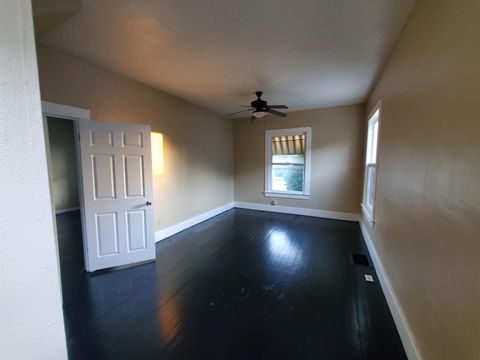 Tiny photo for 806 W Walnut St Street, Carbondale, IL 62901 (MLS # EB458604)