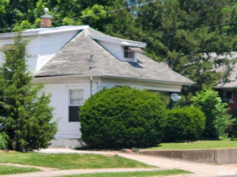 Tiny photo for 806 W Walnut St Street, Carbondale, IL 62901 (MLS # EB458604)