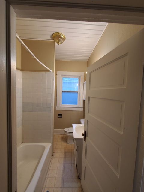 Tiny photo for 806 W Walnut St Street, Carbondale, IL 62901 (MLS # EB458604)