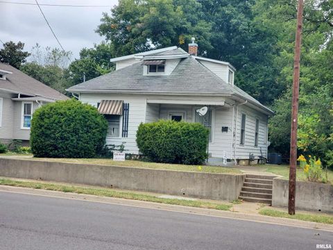 Tiny photo for 806 W Walnut St Street, Carbondale, IL 62901 (MLS # EB458604)