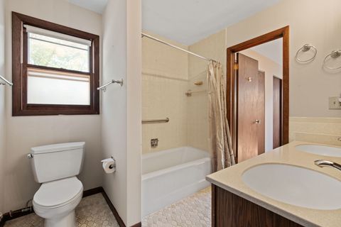 Tiny photo for 2410 Sigwalt Street, Rolling Meadows, IL 60008 (MLS # 12460598)