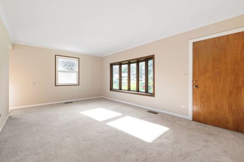 Tiny photo for 2410 Sigwalt Street, Rolling Meadows, IL 60008 (MLS # 12460598)