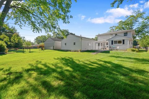 Tiny photo for 2410 Sigwalt Street, Rolling Meadows, IL 60008 (MLS # 12460598)