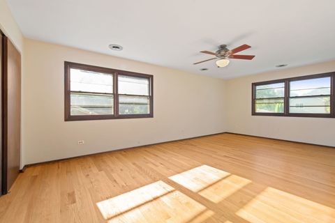 Tiny photo for 2410 Sigwalt Street, Rolling Meadows, IL 60008 (MLS # 12460598)
