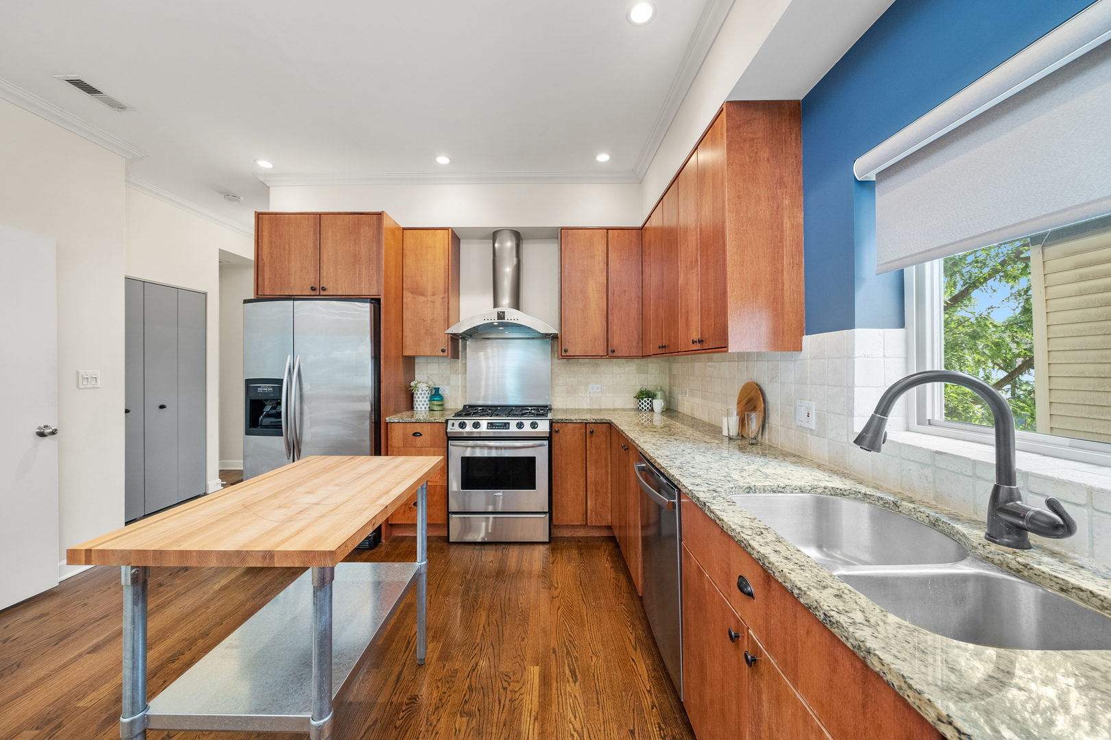 2031 W Saint Paul Avenue 2W