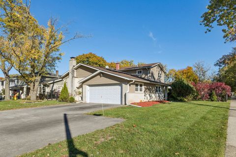 Tiny photo for 510 Dulles Road, Des Plaines, IL 60016 (MLS # 12474774)