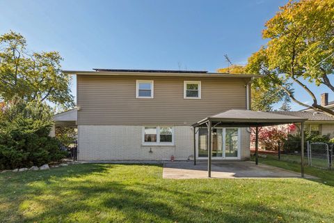 Tiny photo for 510 Dulles Road, Des Plaines, IL 60016 (MLS # 12474774)