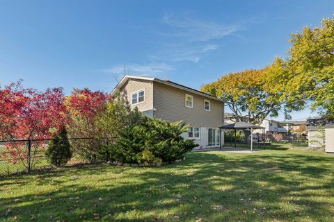 Tiny photo for 510 Dulles Road, Des Plaines, IL 60016 (MLS # 12474774)