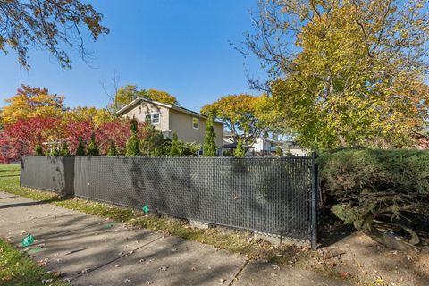 Tiny photo for 510 Dulles Road, Des Plaines, IL 60016 (MLS # 12474774)