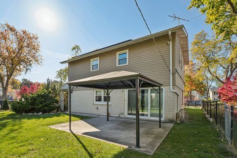 Tiny photo for 510 Dulles Road, Des Plaines, IL 60016 (MLS # 12474774)