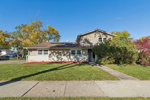 Photo of 510 Dulles Road, Des Plaines, IL 60016 (MLS # 12474774)