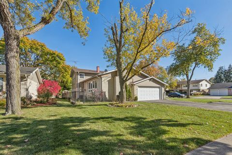 Tiny photo for 510 Dulles Road, Des Plaines, IL 60016 (MLS # 12474774)