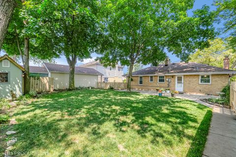 Tiny photo for 5825 109th Street, Chicago Ridge, IL 60415 (MLS # 12478238)