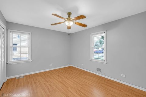 Tiny photo for 5825 109th Street, Chicago Ridge, IL 60415 (MLS # 12478238)