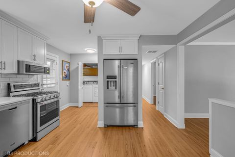 Tiny photo for 5825 109th Street, Chicago Ridge, IL 60415 (MLS # 12478238)