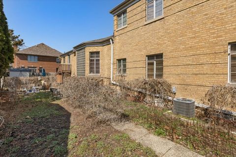 Tiny photo for 6956 N Kenton Avenue, Lincolnwood, IL 60712 (MLS # 12607191)