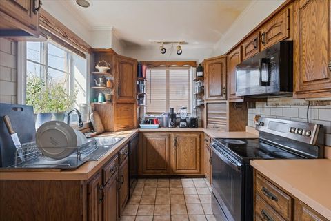 Tiny photo for 6956 N Kenton Avenue, Lincolnwood, IL 60712 (MLS # 12607191)