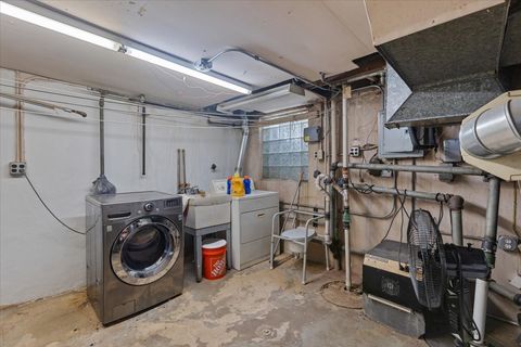 Tiny photo for 6956 N Kenton Avenue, Lincolnwood, IL 60712 (MLS # 12607191)