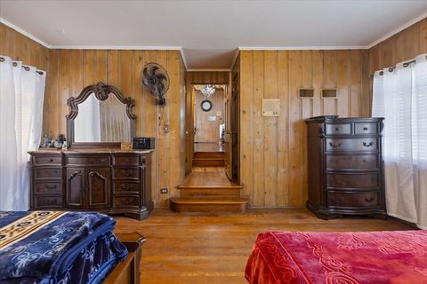 Tiny photo for 6956 N Kenton Avenue, Lincolnwood, IL 60712 (MLS # 12607191)