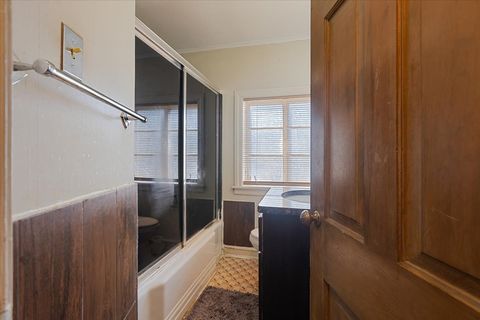 Tiny photo for 6956 N Kenton Avenue, Lincolnwood, IL 60712 (MLS # 12607191)