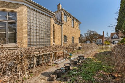 Tiny photo for 6956 N Kenton Avenue, Lincolnwood, IL 60712 (MLS # 12607191)