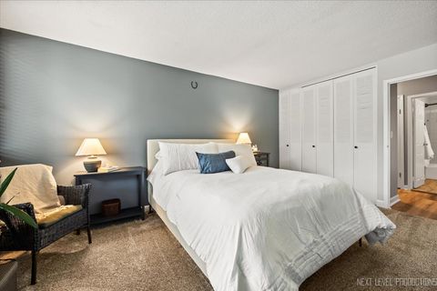 Tiny photo for 2222 S Stewart Avenue #1C, Lombard, IL 60148 (MLS # 12434026)