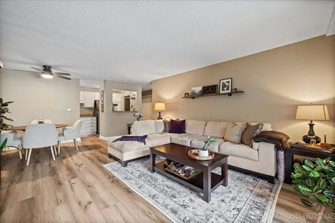 Tiny photo for 2222 S Stewart Avenue #1C, Lombard, IL 60148 (MLS # 12434026)