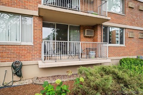 Tiny photo for 2222 S Stewart Avenue #1C, Lombard, IL 60148 (MLS # 12434026)