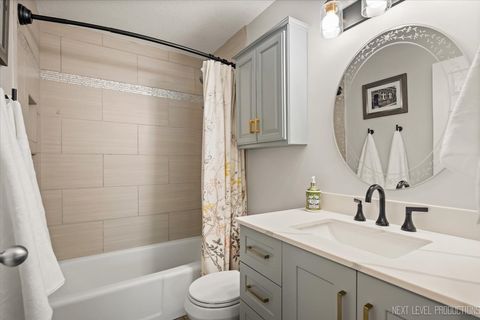 Tiny photo for 2222 S Stewart Avenue #1C, Lombard, IL 60148 (MLS # 12434026)