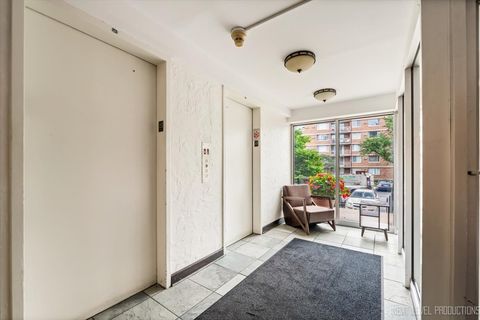 Tiny photo for 2222 S Stewart Avenue #1C, Lombard, IL 60148 (MLS # 12434026)