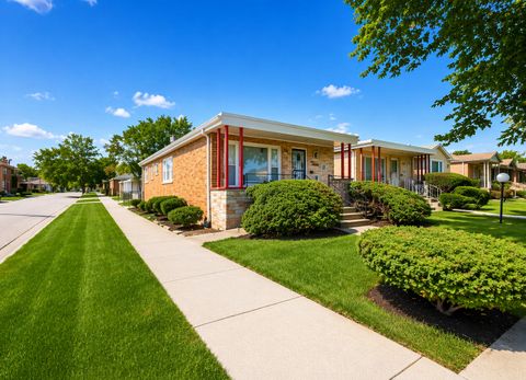 Tiny photo for 8958 S Oglesby Avenue, Chicago, IL 60617 (MLS # 12621798)