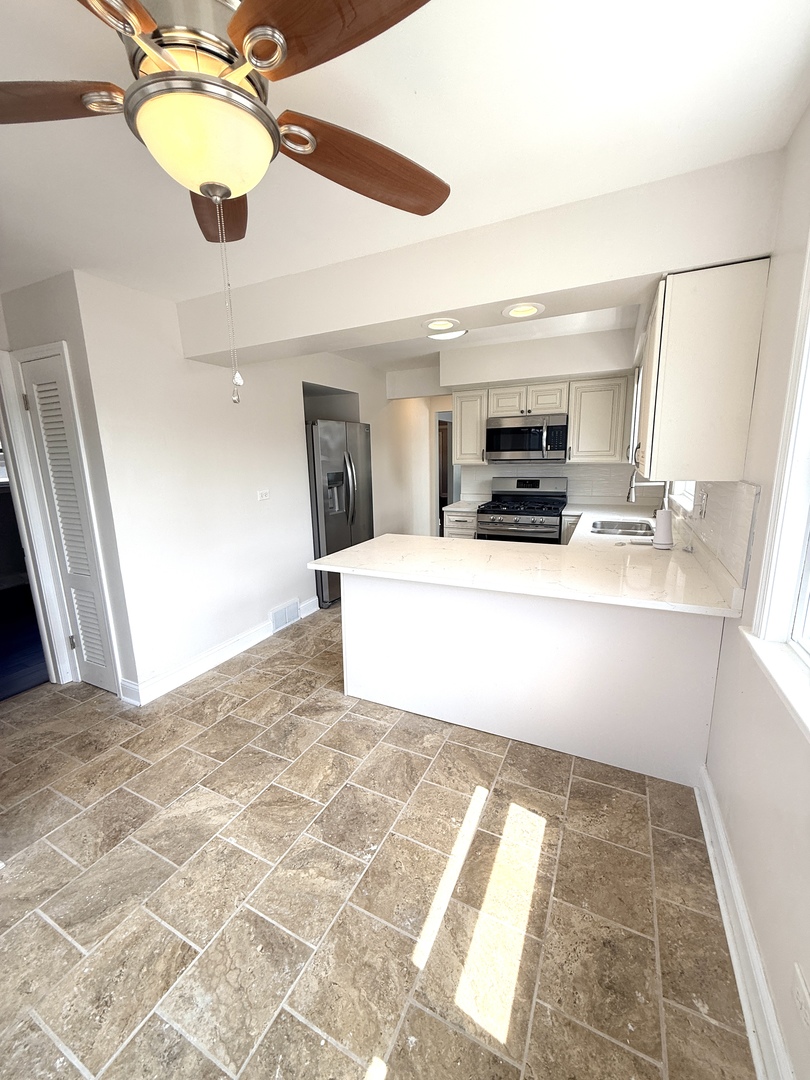 8958 S Oglesby Avenue