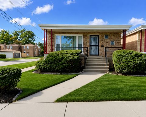 Photo of 8958 S Oglesby Avenue, Chicago, IL 60617 (MLS # 12621798)
