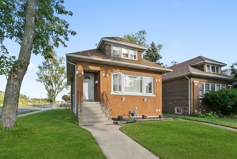 Photo of 97 Bellwood Avenue, Bellwood, IL 60104 (MLS # 12482052)