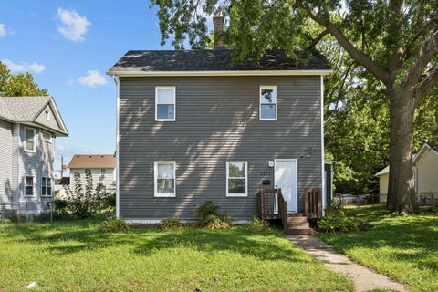 Photo of 1717 ESPLANADE Avenue, Davenport, IA 52803 (MLS # 12715867)