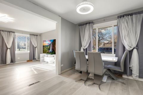 Tiny photo for 11551 S Komensky Avenue, Alsip, IL 60803 (MLS # 12533572)