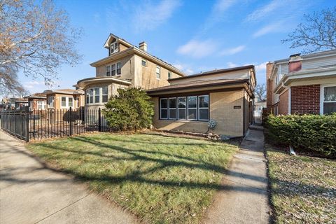 Photo of 5005 N Avers Avenue, Chicago, IL 60625 (MLS # 12537754)