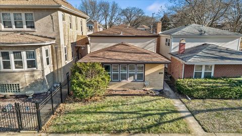 Tiny photo for 5005 N Avers Avenue, Chicago, IL 60625 (MLS # 12537754)