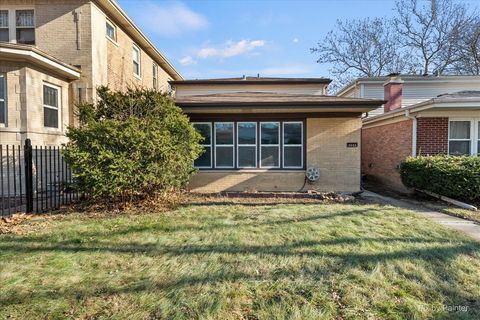 Tiny photo for 5005 N Avers Avenue, Chicago, IL 60625 (MLS # 12537754)