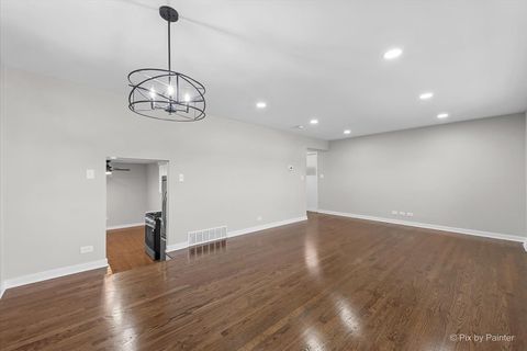 Tiny photo for 5005 N Avers Avenue, Chicago, IL 60625 (MLS # 12537754)