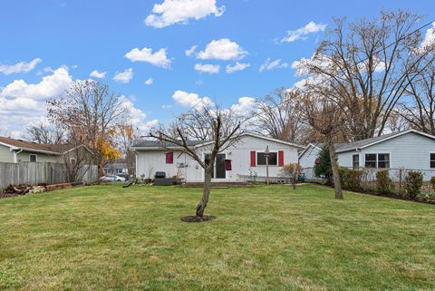 Tiny photo for 18596 W Karen Lane, Gurnee, IL 60031 (MLS # 12518950)