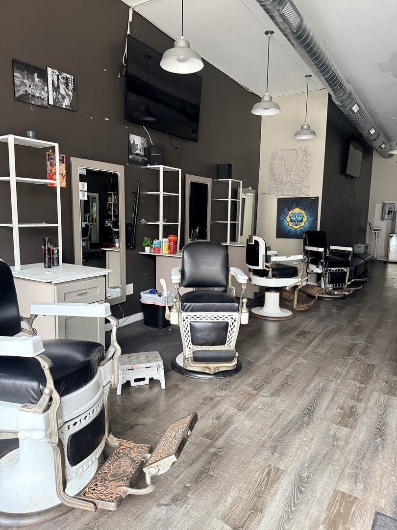 1110 N ASHLAND Avenue