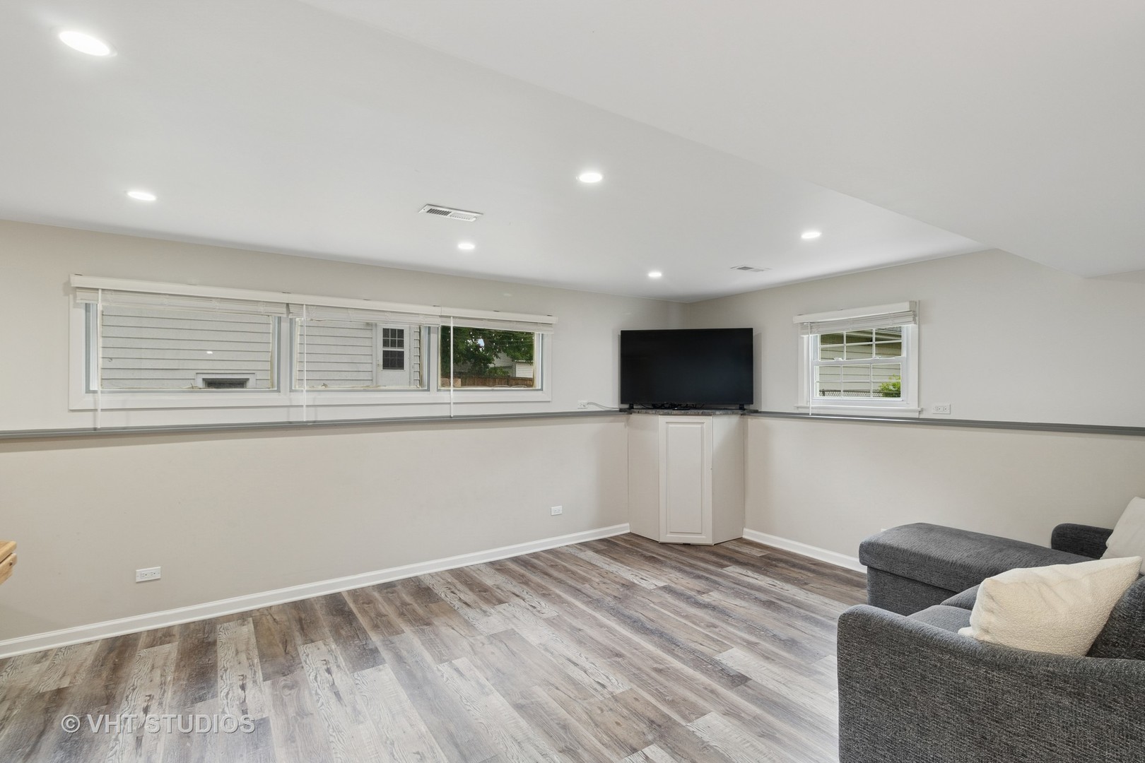 Palatine, Illinois 60067, United States, 4 Bedrooms Bedrooms, ,2 BathroomsBathrooms,Residential,Active,229224